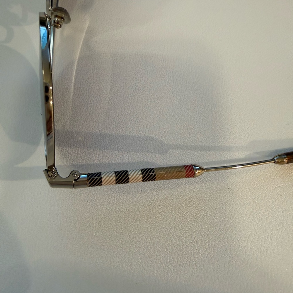 Burberry Sunglasses with Tortoise Shell Arms 140 … - image 10